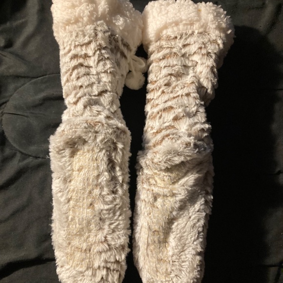 NWOT Furry Slipper Socks - Picture 4 of 5